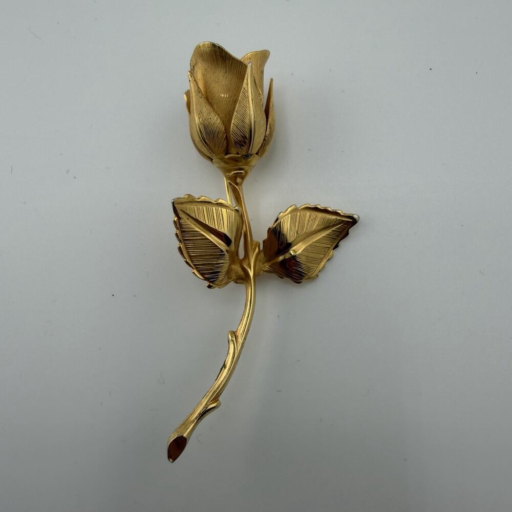 Vintage Giovanni Gold Tone Metal Rose Bud Form Pin / Brooch Long Stem Flower